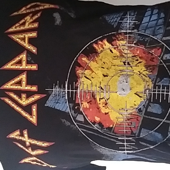 Def Leppard Pyromania T Shirt Cropped - Picture 5 of 9